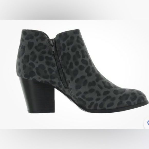 Style & Co. Shoes - Style & Co. Womens Masrinaa Microsuede Ankle Stacked Booties Shoes Size 6m